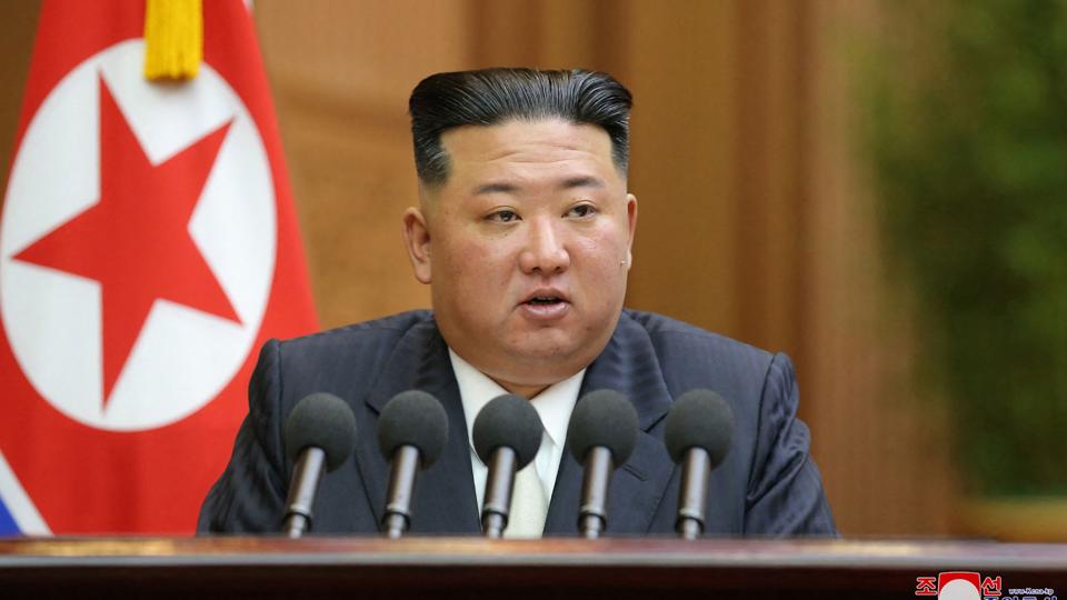 Nordkorea, som er ledet af Kim Jong-un, afviser, at det skulle forsyne Rusland med våben til brug i invasionen af Ukraine. (Arkivfoto). <i>Str/Ritzau Scanpix</i>