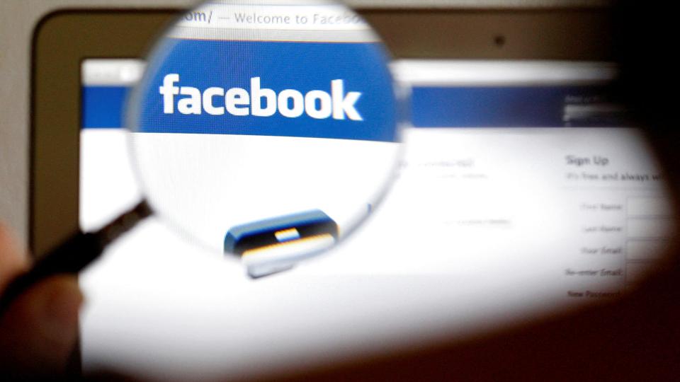 Meta, selskabet bag Facebook, bliver set efter i sømmene og er blevet idømt en bøde svarende til 1,3 milliarder kroner. (Arkivfoto). <i>Thomas Hodel/Reuters</i>
