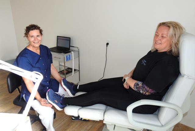 Her ses den nye fodklinik, og det er Isabel Borup, der har Karina Østergaard i stolen.