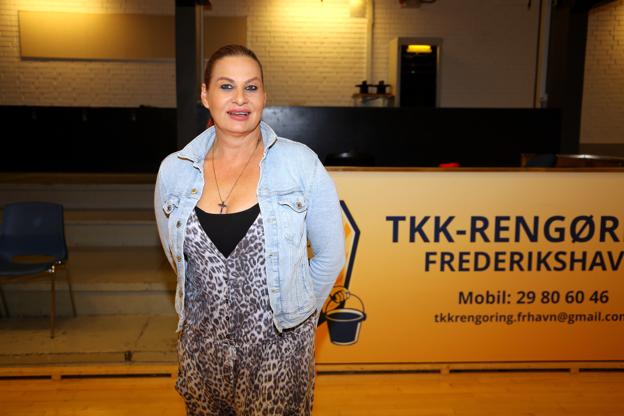 Oli Kecman har fået sin firmareklame op i Idrætshallen, hvor hun har tilbragt så mange gode timer med harpiks på fingrene. <i>Foto: Hans Sejlund</i>