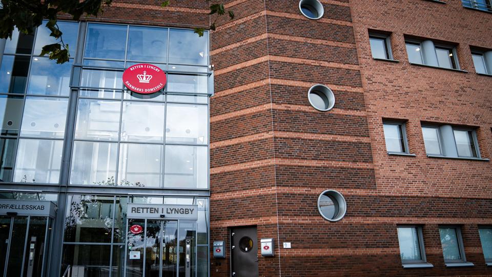 En 20-årig mand blev torsdag fremstillet i grundlovsforhør ved Retten i Lyngby for at have bedraget en ældre mand ved at udgive sig for at være politimand. Han erkendte sig skyldig. Flere medgerningsmænd menes at være på fri fod. (Arkivfoto). <i>Niels Christian Vilmann/Ritzau Scanpix</i>