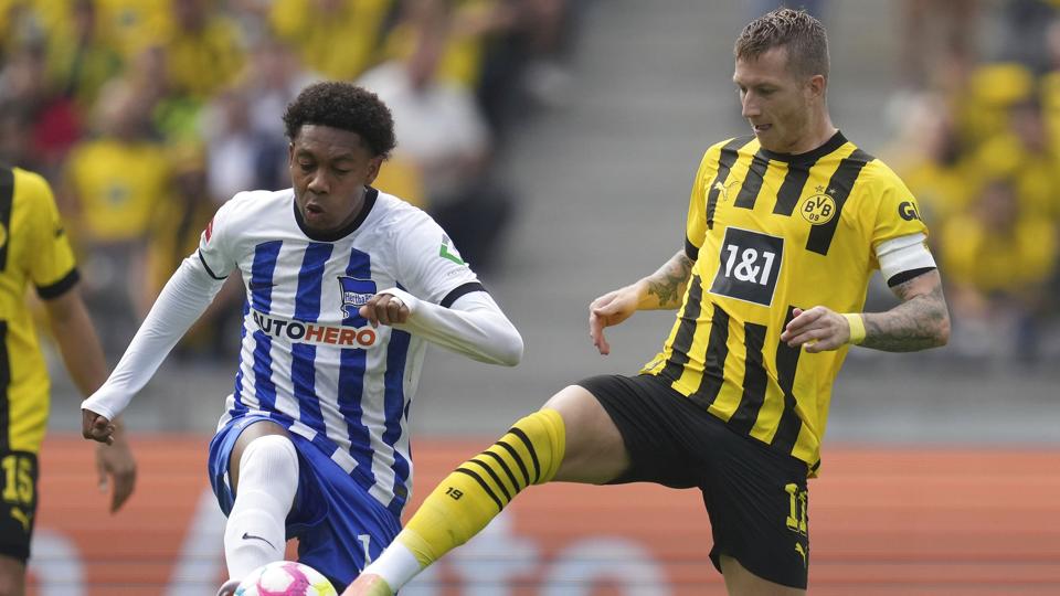 Jean-Paul Boetius (til venstre) kom til Hertha Berlin i sommer og har foreløbig spillet seks kampe for klubben. <i>Michael Sohn/Ritzau Scanpix</i>