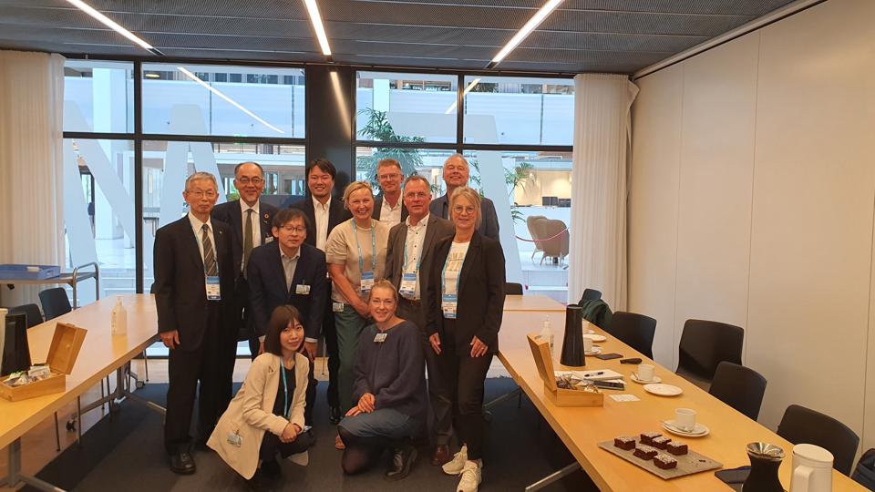 Gruppefoto fra mødet 15. september 2022. Til stede er repræsentanter fra Tokyo Water, Brønderslev Forsyning, Novafos, Water Valley samt DANVA. <i>Privatfoto: Brønderslev Forsyning</i>