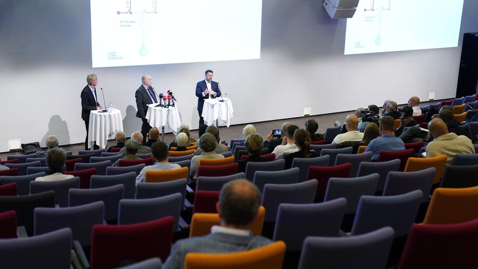 Advokatfirmaet Lund Elmer Sandager præsenterede torsdag sin juridiske vurdering i Minksagen. Firmaet, der er blevet hyret af Nye Borgerlige, finder grundlag for, at statsminister Mette Frederiksen (S) vil kunne blive dømt, hvis hun blev stillet for en rigsret. <i>Ida Marie Odgaard/Ritzau Scanpix</i>