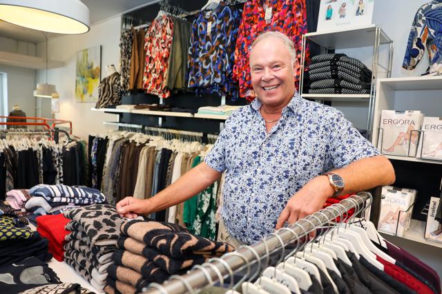 Palle Nikkelsen vurderer, at fremtidsudsigterne for butikken er bedre i Sindal. <i>Foto: Bente Poder</i>