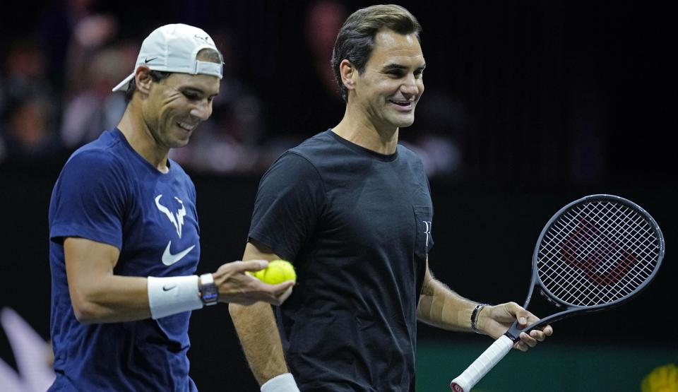 Roger Federer og Rafael Nadal danner fredag par i O2 Arena i London. <i>Kin Cheung/Ritzau Scanpix</i>