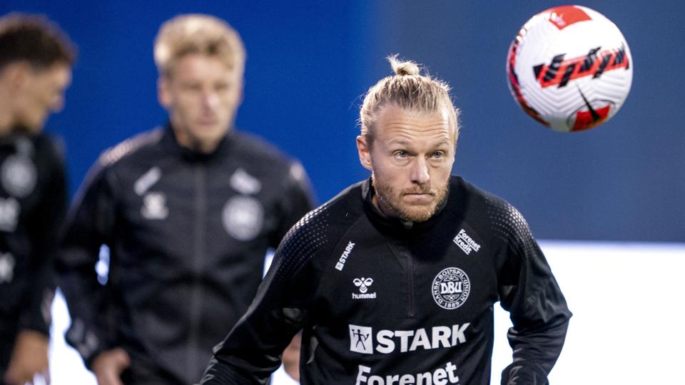 Simon Kjær jagter Peter Schmeichels landsholdsrekord, og Kjær kommer et skridt tættere på den torsdag aften. Han kan dog tidligst tage rekorden i 2023. <i>Liselotte Sabroe/Ritzau Scanpix</i>