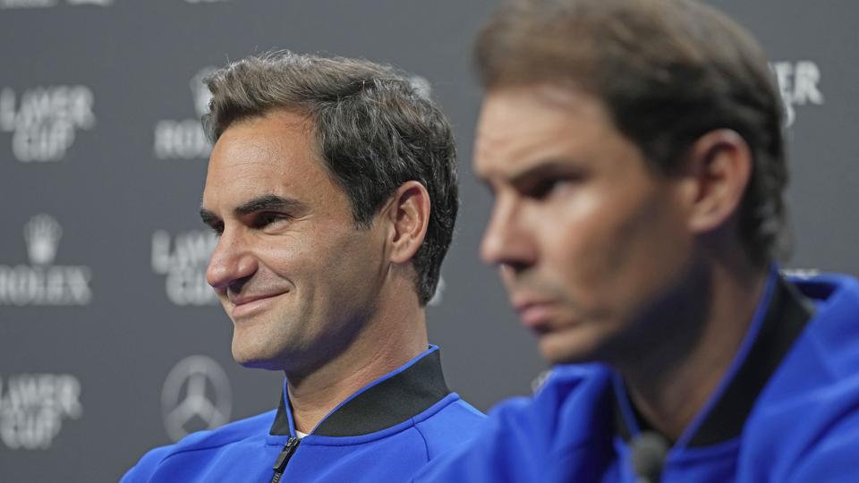 Roger Federer skal i sin afskedskamp fredag aften indgå i en double med sin mangeårige rival Rafael Nadal. <i>Kin Cheung/Ritzau Scanpix</i>