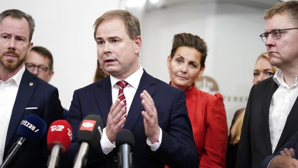 Finansminister Nicolai Wammen (S) og et bredt flertal i Folketinget præsenterede fredag en aftale om såkaldt vinterhjælp. <i>Mads Claus Rasmussen/Ritzau Scanpix</i>