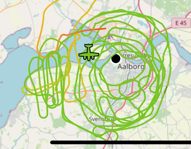 Flyovervågning viser, at et af Flyverhjemmeværnets fly var på vingerne over Aalborg natten mellem torsdag og fredag. Skærmbilledet er taget klokken 02.25, mens flyet endnu var i luften.