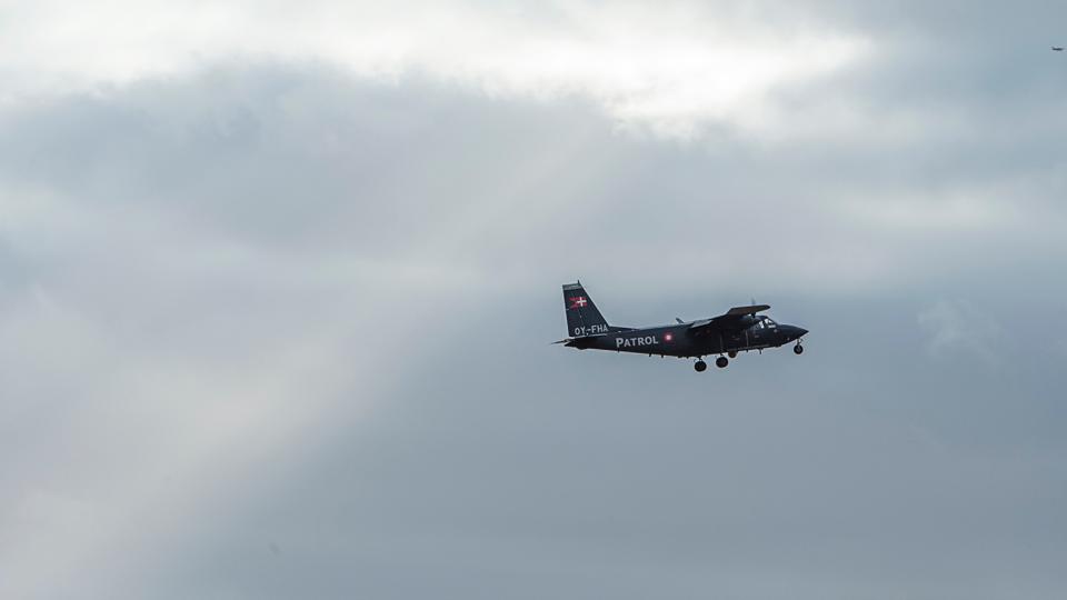 Flyverhjemmeværnet råder over to fly af den type, som natten mellem torsdag og fredag kredsede rundt over Aalborg. Her er det søsterflyet, der netop nu er på en international opgave. <i>Foto: Claus Bech/Scanpix</i>