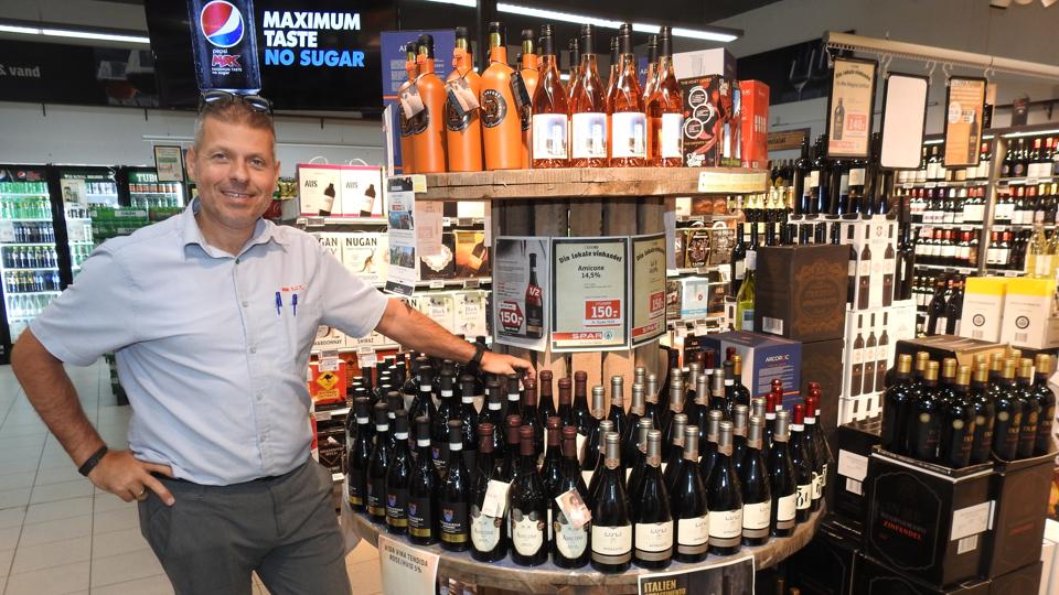 Rene Ejstrup Larsen er Spar-købmand i Hirtshals. Han efterlyser flere initiativer, der kan hjælpe de pressede købmænd. <i>Arkivfoto: Jens Brændgaard</i>