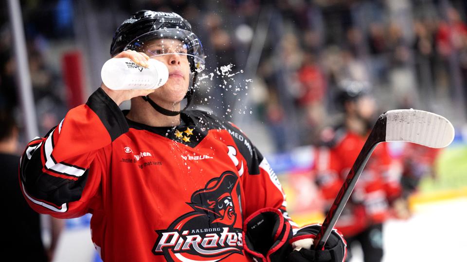 Julian Jakobsen og Aalborg Pirates fik trods en godkendt indsats en kold spand vand i hovedet i det sønderjyske. <i>Arkivfoto: Lars Pauli</i>