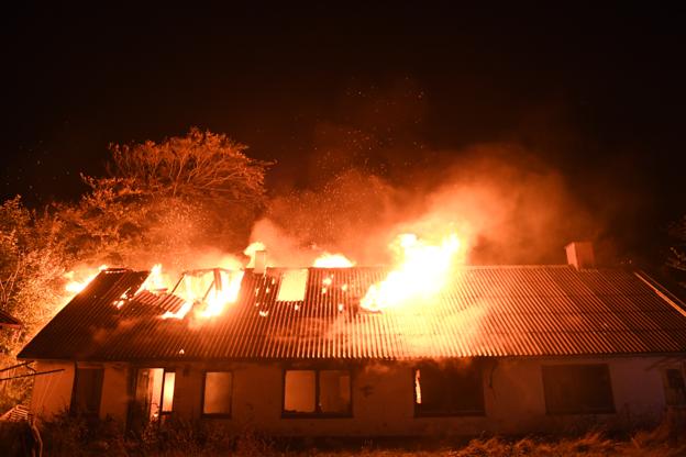 Brand i et hus på Sellebjergvej ved Bindslev. <i>Foto: Jan Pedersen</i>