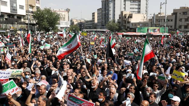 Mindst 50 mennesker dræbt under opstand i Iran