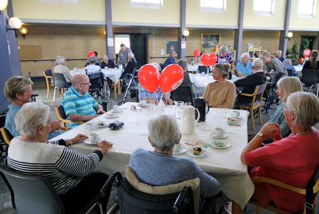 Alzheimerforeningen afviklede "Huskeuge", og det blev bl.a. markeret på Margrethelund med kaffe og huskekager. <i>Foto: Jørgen Ingvardsen</i>