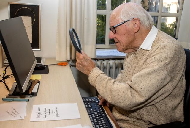 Børge Møller fylder 90 år til november. Helbredet er godt, men det kniber lidt med synet. <i>Foto: Jesper Hansen</i>