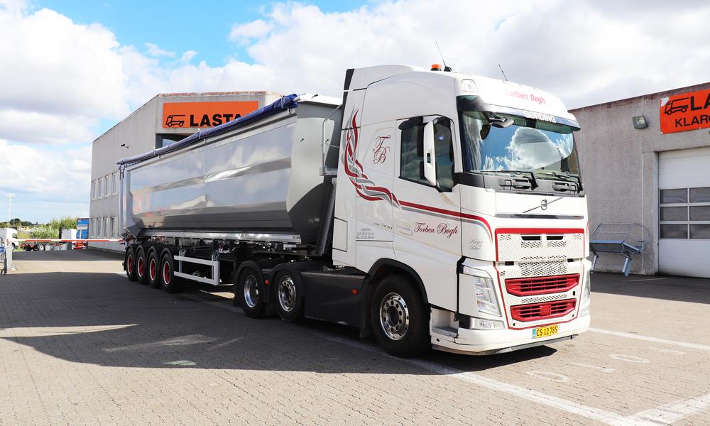 Vognmand Torben Bøgh Aps fra Gørding - ny Kel-Berg tiptrailer - 4 aksler og 63 m3. Vognmand Torben Bøgh Aps fra Gørding - ny Kel-Berg tiptrailer - 4 aksler og 63 m3.