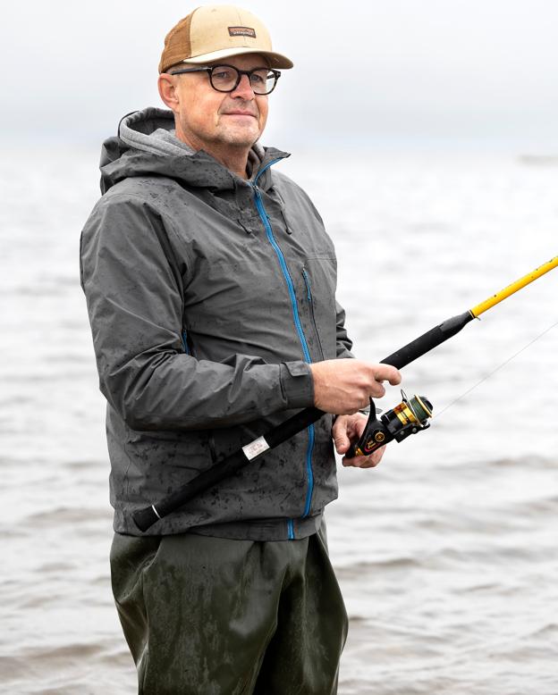 Jesper Panduro prøvede at meditere for at blive bedre til at slappe af til en film eller fodboldkamp. Han blev vild med at meditere, men det går ikke så godt med at koncentrere sig om en film eller fodbold. <i>Foto: Claus Søndberg</i>
