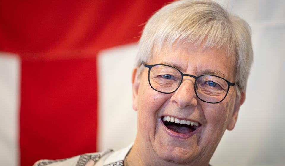 Inger Ejstrud har været frivillig i 46 år i Røde Kors i Sæby - og hun elsker det!