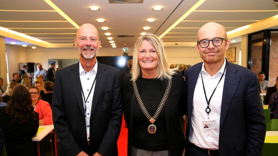 Fra jubilæet hos Udbetaling Danmark ses fra venstre centerdirektør Christian Nielsen, borgmester Birgit S. Hansen og adm. direktør i ATP Martin Præstegaard. <i>Foto: Hans Sejlund</i>