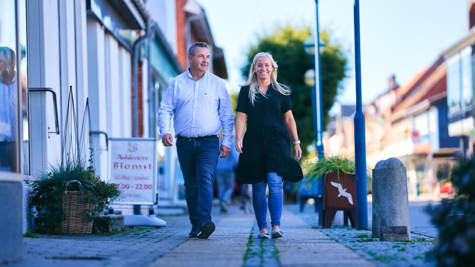 Allan Kristensen og Camilla Gatten Larsen fra Mæglerfirma Asger Larsen - Allan Kristensen ApS. <i>Foto: Mæglerfirma Asger Larsen – Allan Kristensen ApS.</i>