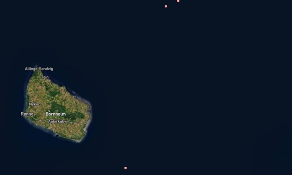 På Marine Traffic kan man de områder, hvor Søfartsstyrelsen har forbudt sejlads på grund af lækager på gasledningerne Nord Stream 1 og 2. På Marine Traffic kan man de områder, hvor Søfartsstyrelsen har forbudt sejlads på grund af lækager på gasledningerne Nord Stream 1 og 2.