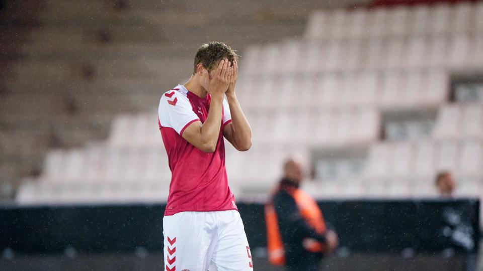 Mathias Ross ærger sig efter han har brændt i straffesparkskonkurrencen i U21-EM-kvalifikationskampen mod Kroatien. <i>Foto: Bo Amstrup/Ritzau Scanpix</i>