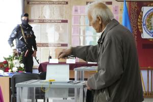 Prorussiske myndigheder erklærer sejr i folkeafstemninger