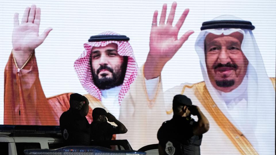 Den saudiarabiske kronprins, Mohammed bin Salman (til venstre), er blevet udnævnt til premierminister i landet efter sin far, kong Mohammed bin Salman (til højre). (Arkivfoto) <i>Amr Nabil/Ritzau Scanpix</i>