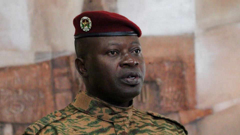 Militærofficer Paul-Henri Sandaogo Damiba har siddet på magten i Burkina Faso siden januar. Her lovede han at tøjle jihadisterne. (Arkivfoto). <i>Luc Gnago/Reuters</i>