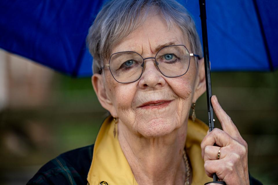 Formanden for seniorrådet, Anette Valentin, mener, at det er uhørt, at de ældre i kommunen ikke har fået de penge, der ellers netop skulle gå til flere ældre i kommunen. <i>Foto: Martél Andersen</i>
