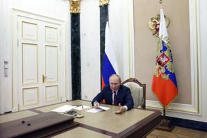 Putin underskriver dekreter og baner vej for annektering