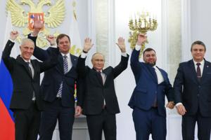 Med pennestrøg snupper Putin dele af Ukraine og gør dem russiske