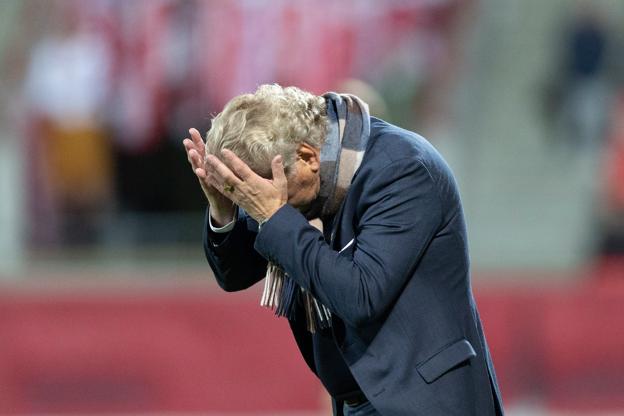 AaB havde for mange boldtab til Erik Hamréns smag. <i>Foto: Claus Søndberg</i>