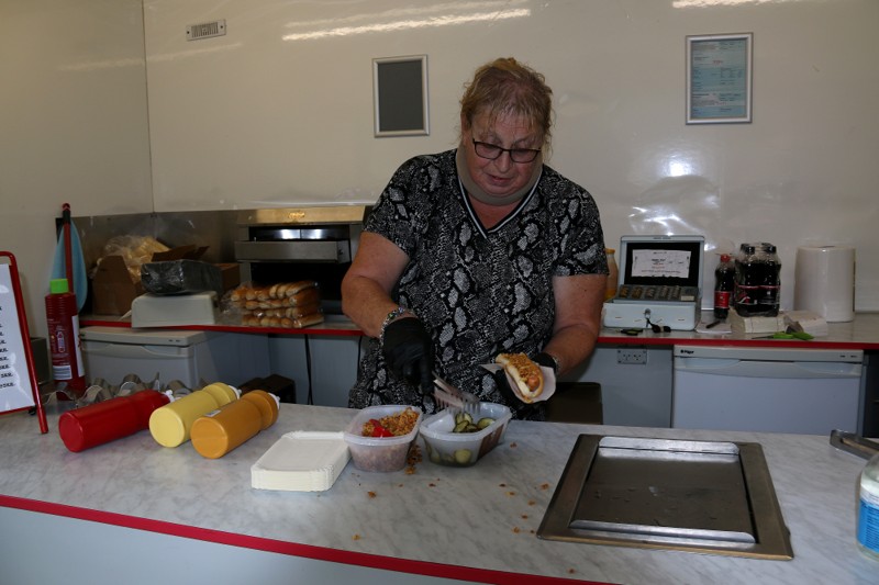 Æblefestival bød på både lækker saft, lotteri og hønseskidning | Thy ...