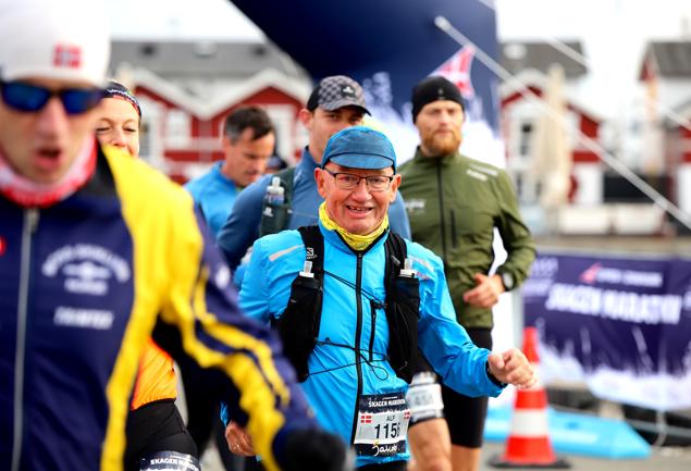 Alf Klærke på 71 år løb lørdag 30 kilometer på distancen Grenen Trail ved årets Skagen Marathon