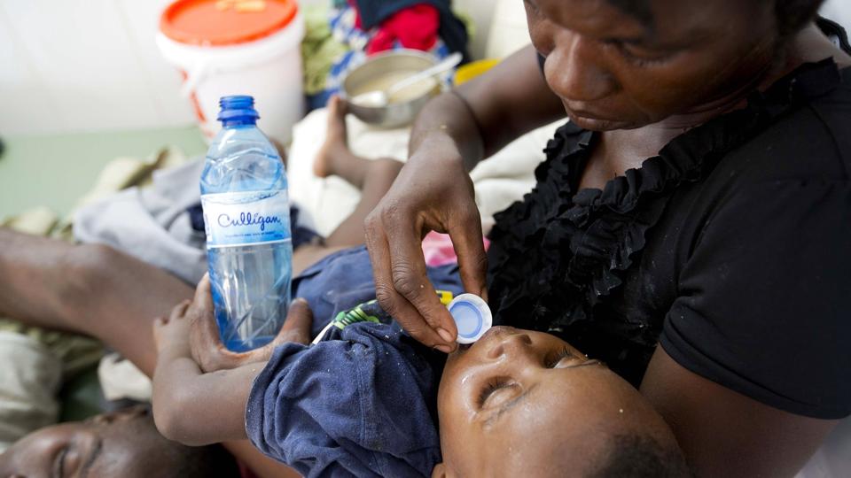 En dreng, der har kolera, får her behandling i Haiti tilbage i 2016. <i>Dieu Nalio Chery/Ritzau Scanpix</i>