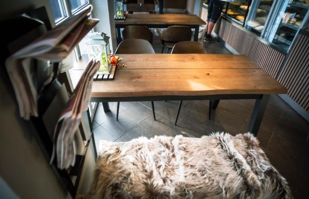 Der er kommet nye møbler i caféen. <i>Foto: Martél Andersen</i>