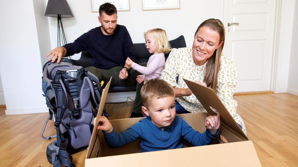 Louise Ærthøj og hendes mand Anders har begge sagt deres job op for at rejse i et år sammen med deres to små børn Sofie og Conrad på to og fire år. <i>Foto: Torben Hansen</i>
