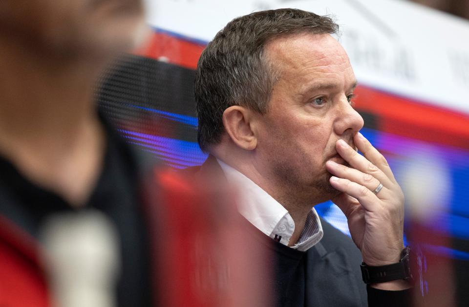 Aalborg Pirates' sportschef, Ronny Larsen, har fået noget at spekulere over, efter at hans tjekkiske nyerhvervelse allerede er sat ud af spillet. <i>Foto: Claus Søndberg</i>