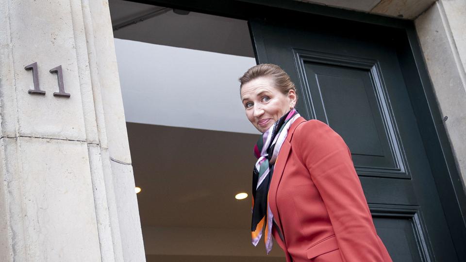 Statsministeren ankommer til statsråd på Christiansborg Slot. <i>Foto: Liselotte Sabroe/Ritzau Scanpix</i>