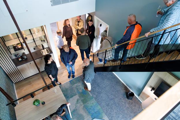 Der var mødt en del op for at være med og få en rundvisning. <i>Foto: Bo Lehm</i>