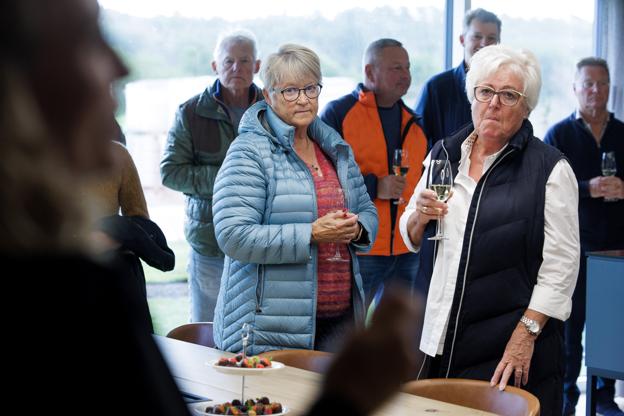 Der var lidt godt til ganen for dem, der var mødt frem. <i>Foto: Bo Lehm</i>