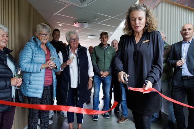 CEO Mette Ravn holdt en kort åbningstale, hvorefter hun klippede det røde bånd. <i>Foto: Bo Lehm</i>