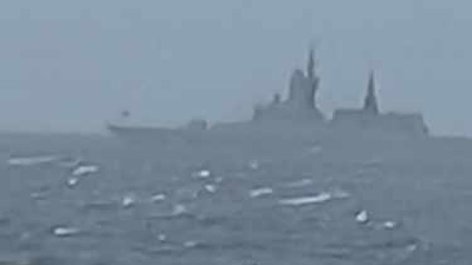 Russisk krigsskib i Ålbæk Bugt torsdag 6. oktober. <i>Foto: Michael Sand</i>