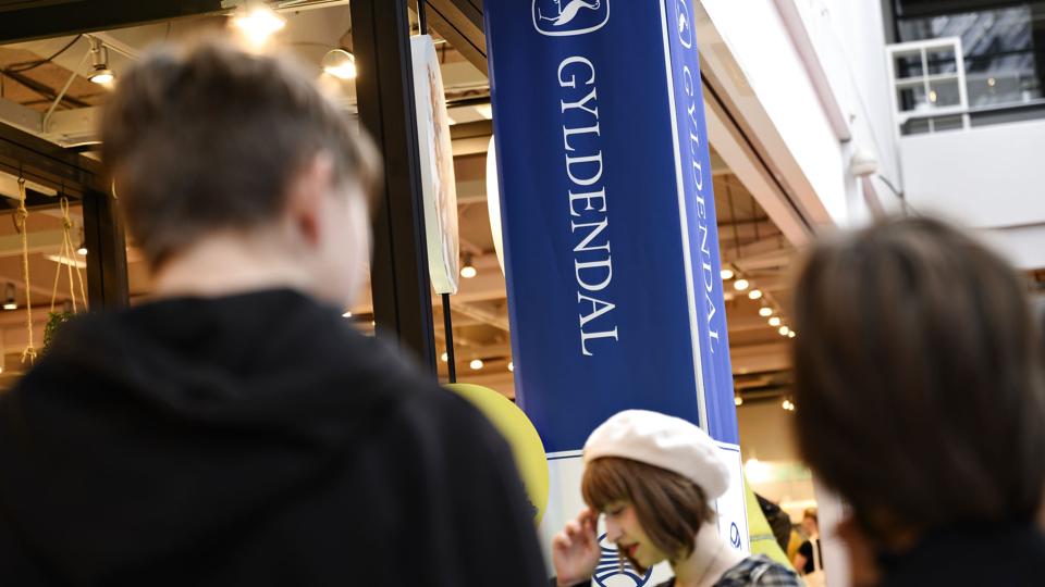 For tredje gang i år har forlaget Gyldendal nedjusteret forventningerne til resultatet i 2022. Det sker mandag, hvor forlaget meddeler, at deres bogklubforretning afløses af en digital læseklub. Det betyder, at fysiske bogmagasiner droppes, ligesom Gyldendal ikke længere vil sælge direkte til kunderne. (Arkivfoto). <i>Philip Davali/Ritzau Scanpix</i>