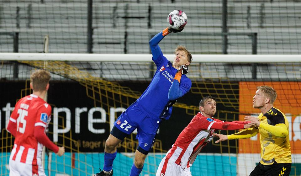 Theo Sander stod en flot kamp mod AC Horsens, og det ser ud til, at han skal spille flere af de kommende kampe. <i>Foto: Henrik Bo</i>