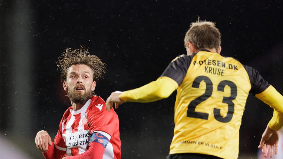 Der venter Lucas Andersen og AaB en hård kamp for at undgå nedrykning i et forår, der byder på hele tre kampe mod AC Horsens. <i>Arkivfoto: Henrik Bo</i>