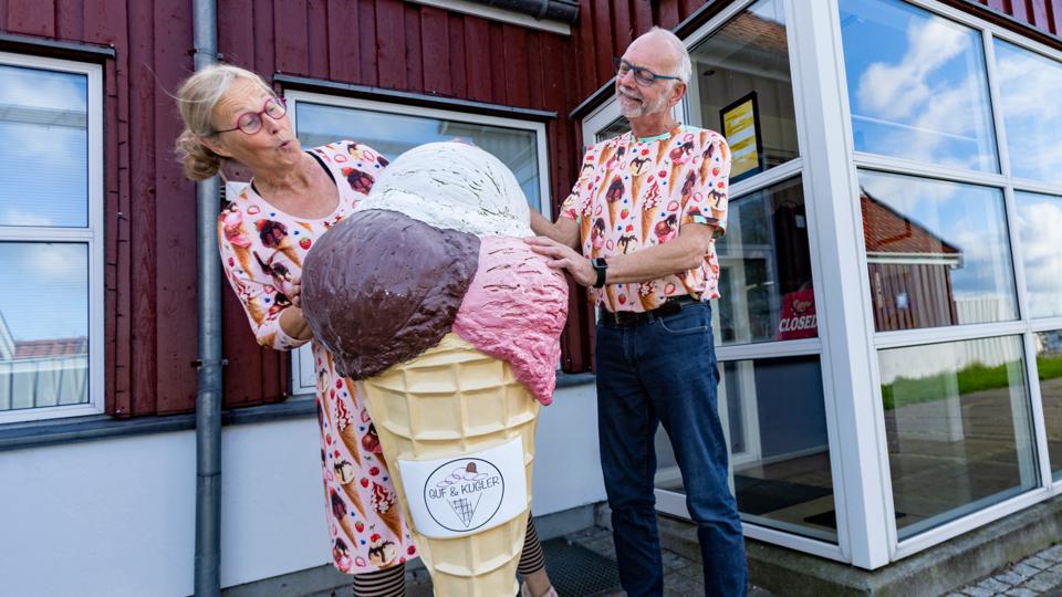 Charlotte og Hans Korsholm stiftede ishuset i 2014 på havnen i Nibe. Fire år senere kom butikken i Aalborg.